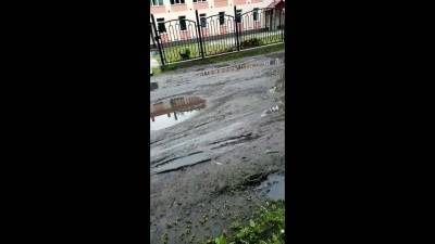 Жителям Востока не нравится разбитая дорога у местной администрации - sakhalin.info - район Поронайский