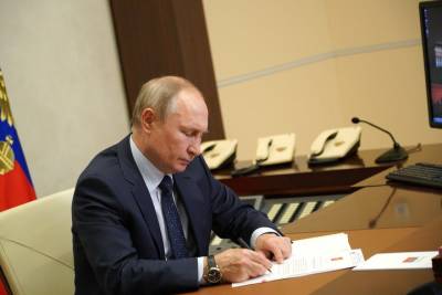 Владимир Путин - Дмитрий Песков - Песков сообщил, что Путин работает со всеми обращениями, поступившими на прямую линию - vm.ru - Россия
