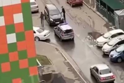 Иркутский автомобилист устроил стрельбу во дворе и врезался в машину полиции - tayga.info