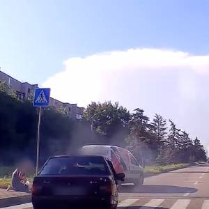 ДТП в Запорожье: после удара один из автомобилей сбил пешехода. Фото - reporter-ua.com - Запорожье