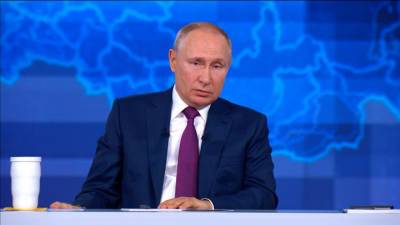 Владимир Путин - Неправильно, когда регионы лишают званий ветеранов труда, считает Путин - vesti.ru - Россия - Омск