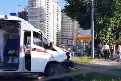 В Краснодаре машина скорой попала в аварию, пострадали несколько человек - kuban.mk.ru - Краснодар