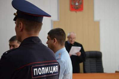В ХМАО будут судить экс-полицейского, сломавшего задержанной руку и избившего еще троих - znak.com - Россия - Сургут - Югра