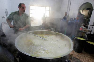 Повар упал в чан с кипящим куриным бульоном и умер - lenta.ru - Ирак