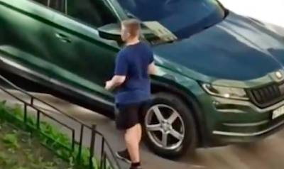 В Петербурге мать сдала полиции 13-летнего сына-тиктокера за скручивание колпачков с машин - reendex.ru - Россия - Санкт-Петербург
