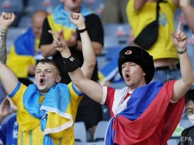 Болельщик в ушанке и с российским флагом оказался на украинской трибуне. Произошла потасовка. Видео - gordonua.com - Россия - Украина - Швеция