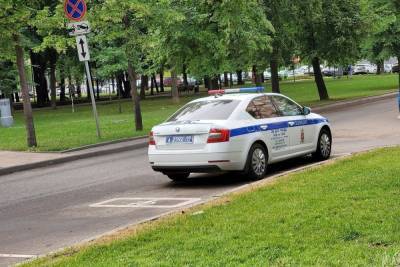 В Подмосковье защищавшему девушек полицейскому проломили голову ведром - mk.ru - Московская обл.