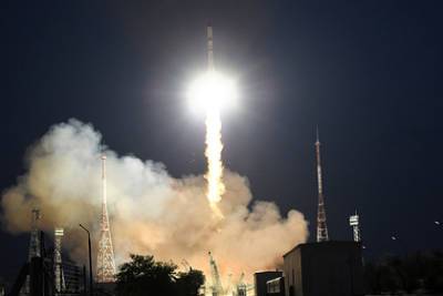 «Роскосмос» допустил сближение «Прогресса МС-17» с фрагментом Falcon 9 - lenta.ru - Россия - США