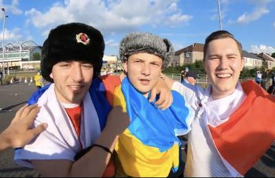 Болельщик с флагом России, которому порвали футболку на матче Украина — Швеция, дал интервью перед игрой (видео) - sharij.net - Россия - Украина - Англия - Польша - Швеция