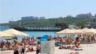 Под Одессой запретили купаться из-за гадости в море - lenta.ua - Украина - Одесса - Черноморск - Экология
