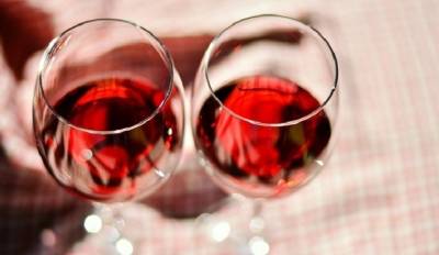 Анна Кореневич - Кардиолог сравнила полезные свойства красных и белых вин - mirnov.ru