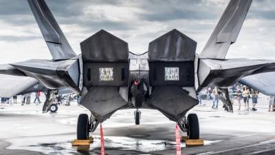 Алексей Леонков - Американские военные объяснили, почему США не могут выпускать истребители F-22 - inforeactor.ru - США