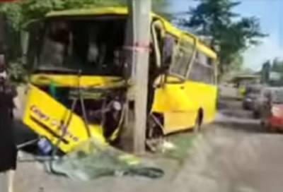 В Киеве маршрутка с пассажирами врезалась в столб (ВИДЕО) - lenta.ua - Украина - Киев