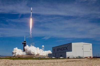 Направляется к МКС: SpaceX вывела в космос грузовой корабль Dragon - unn.com.ua - Киев