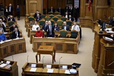 Парламент Дании одобрил спорный закон о приеме беженцев - unn.com.ua - Киев - Гонконг - Канада - Дания