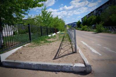 В Улан-Удэ нашли школы без тротуаров - ulan.mk.ru - Улан-Удэ - респ.Бурятия