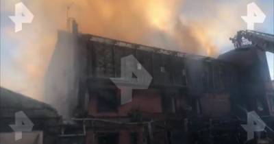 Из сгоревшего хостела в Мытищах эвакуировали 15 человек - ren.tv