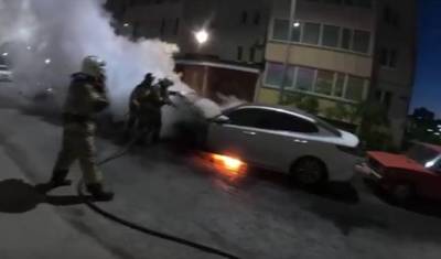 Два автомобиля «Киа» горели ночью во дворе на улице Широтной в Тюмени - nashgorod.ru - Тюмень
