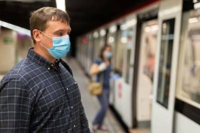 Смольный недоволен петербуржцами без масок в метро - spb.mk.ru
