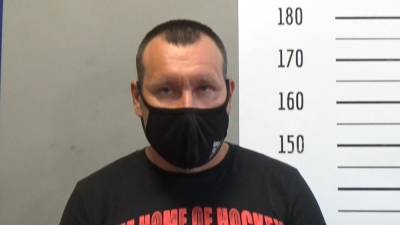 Мужчина, напавший на прохожего с обломком трубы, сдался полицейским - newdaynews.ru - Екатеринбург
