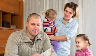 Антон Котяков - Минтруд: семьи с детьми составляют более 80% бедных в России - runews24.ru