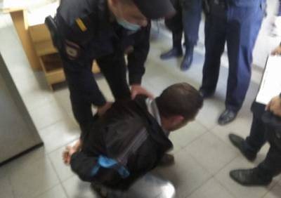 Полицейские утихомирили пьяного рязанца, устроившего скандал в зале суда - ya62.ru - Москва - Рязанская обл. - Рязань