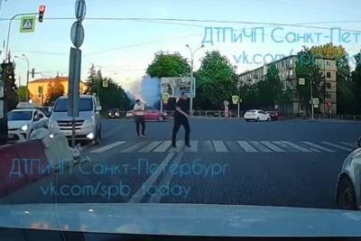 Дорожный конфликт на Шаумяна закончился стрельбой - spb.mk.ru