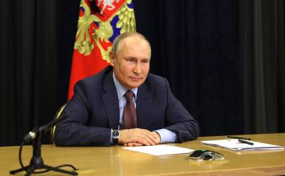 Владимир Путин - Павел Крашенинников - Андрей Клишас - Владимир Путин подписал закон «против ФБК» - znak.com