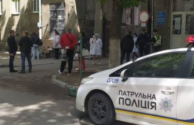 Пациентов и врачей вывели на улицу: началась срочная эвакуация в больнице Харькова, фото - politeka.net - Харьков