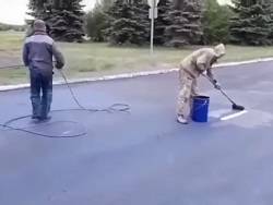 Михаил Мишустин - В Набережных Челнах к приезду Мишустина решили покрасить асфальт - newsland.com - Россия - респ. Татарстан - Набережные Челны