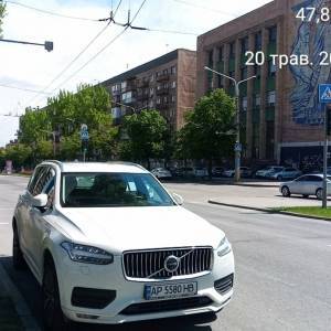 В Запорожье водителя Volvo семь раз оштрафовали за нарушение правил парковки. Фото - reporter-ua.com - Запорожье