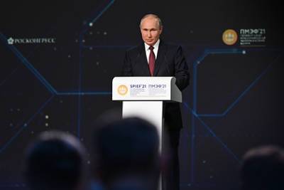 Владимир Путин - Путин призвал устранить лишние формальности в строительстве - lenta.ru