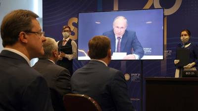 Владимир Путин - Дмитрий Песков - Путин участвует в пленарной сессии ПМЭФ. Трансляция - iz.ru