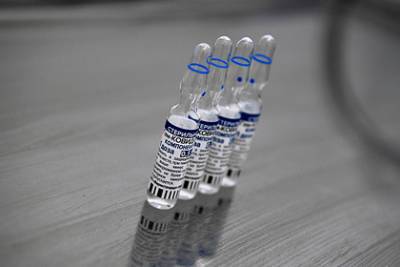 Ученые обнаружили угрожающие вакцинированным штаммы коронавируса - lenta.ru - India - Дели - штат Махараштра