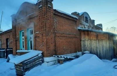 Мать, запершую детей одних дома, после чего они сгорели, суд оставил на свободе - znak.com - Тюмень