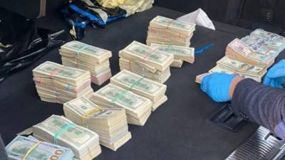 В машине начальника таможенного пункта обнаружили $700 тысяч — ГБР - hubs.ua