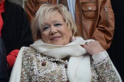Станислав Садальский - Галина Волчек - Закрыли брезентом: «ужас» на могиле Волчек спрятали из-за скандала в СМИ - skuke.net