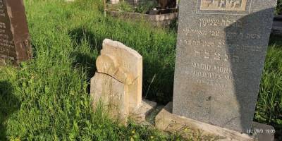 В Ужгороде разгромили надгробия на еврейском кладбище. Фото - strana.ua - Еврейская обл. - Винницкая обл. - Закарпатская обл. - Ужгород