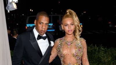 С мини-кухней и тентом: Бейонсе и Jay-Z купили самый дорогой автомобиль в мире - 5-tv.ru - США