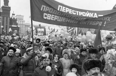 Михаил Горбачев - Выручили сахаром и колбасой: факты об отношениях Украины и России во время перестройки. ФОТО - from-ua.com - Москва