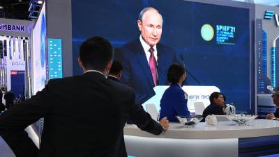 Владимир Путин - Путин допустил более свободные поездки за рубеж с сентября - gazeta.ru - Австрия