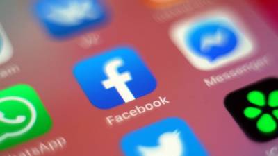 Дональд Трамп - Facebook пообещал вернуть аккаунт Трампа - iz.ru