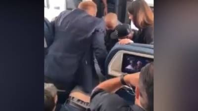 Из-за неадекватного пассажира американский самолет изменил маршрут - vesti.ru - Лос-Анджелес - штат Нью-Мексико