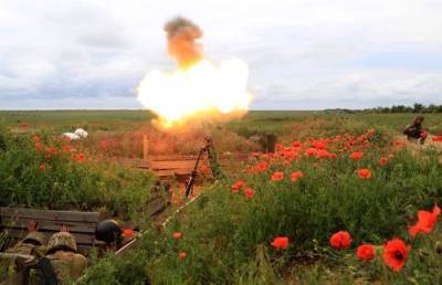 Роман Доник - Появилось видео новой ночной атаки украинских военных по силам республик Донбасса - argumenti.ru - Украина - Донбасс