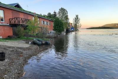 Сброс воды на Красноярской ГЭС увеличился в связи в непрекращающимся подъёмом уровня Енисея - kras.mk.ru - Красноярский край - Красноярск - район Березовский - Березовск