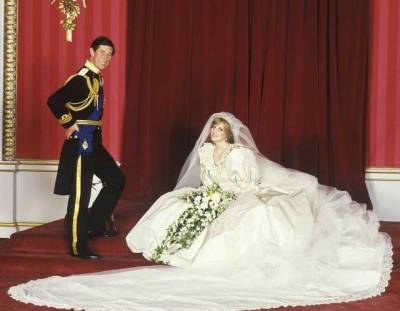 принц Чарльз - принцесса Диана - королева Марья - Впервые за 25 лет публике показали свадебное платье принцессы Дианы - novostiua.news