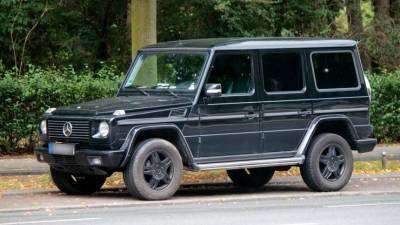 Mercedes - Gelandewagen взлетел в воздух и чуть не попал под фуру в ДТП под Петербургом — - 5-tv.ru - Ленинградская обл. - Санкт-Петербург - Воронежская обл.