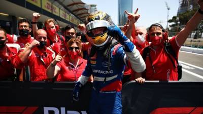 Роберт Шварцман - Чжо Гуаньюй - Шварцман выиграл первую гонку "Формулы-2" в Азербайджане - vesti.ru - Англия - Санкт-Петербург - Азербайджан
