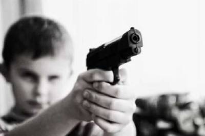 Трехлетний мальчик выстрелил себе в голову из пистолета, пока родители принимали гостя на кухне - novostiua.news - Краснодарский край - Армавир