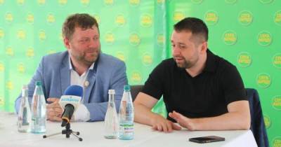 Давид Арахамия - Александр Корниенко - "Слуги" считают, что критики законопроекта Зеленского играют на руку олигархам - dsnews.ua